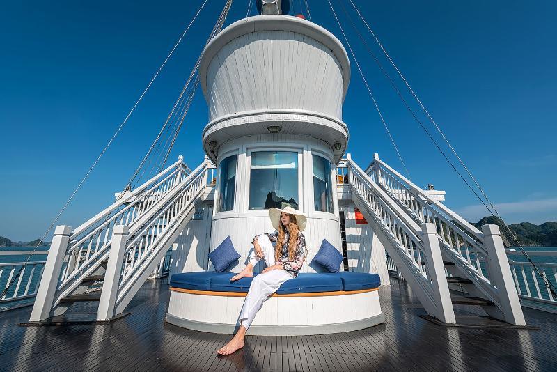 Paradise Luxury Sails Cruise  Hạ Long