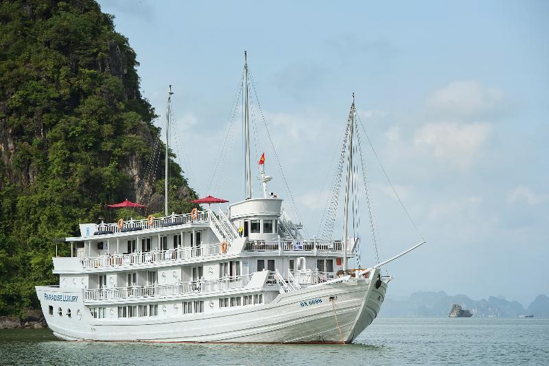 Paradise Luxury Sails Cruise 