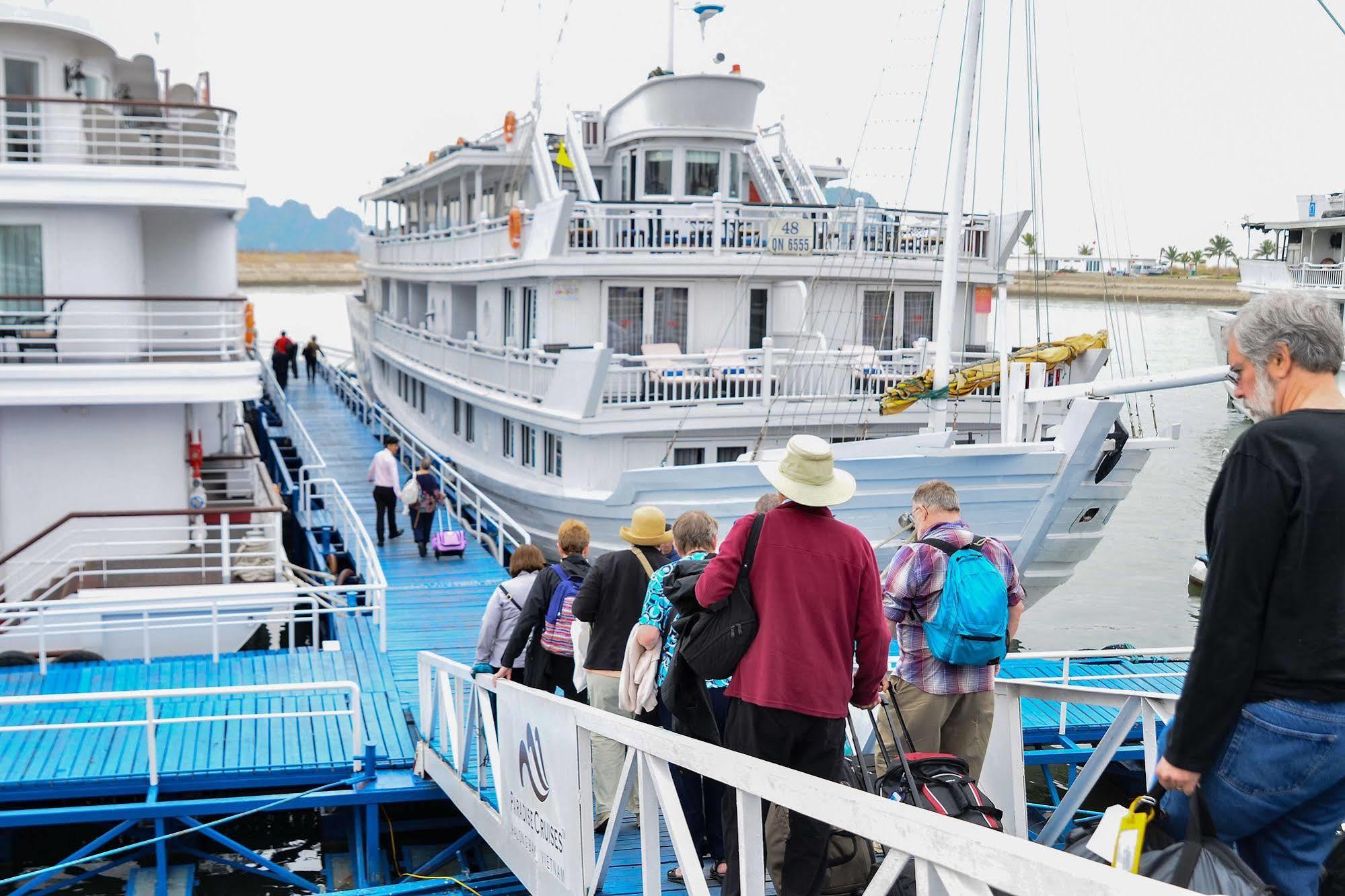 Paradise Luxury Sails Cruise