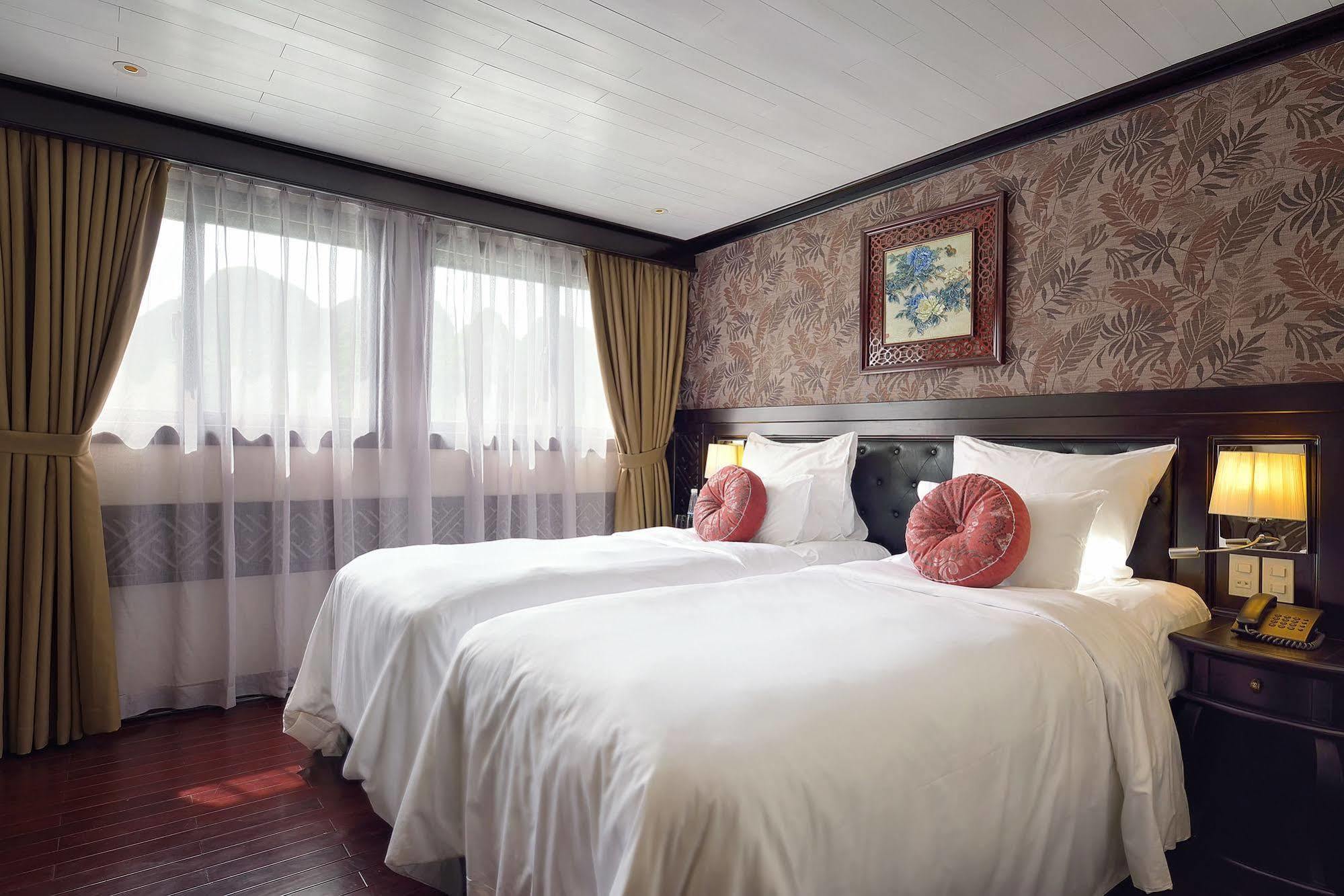Paradise Luxury Sails Cruise  5*