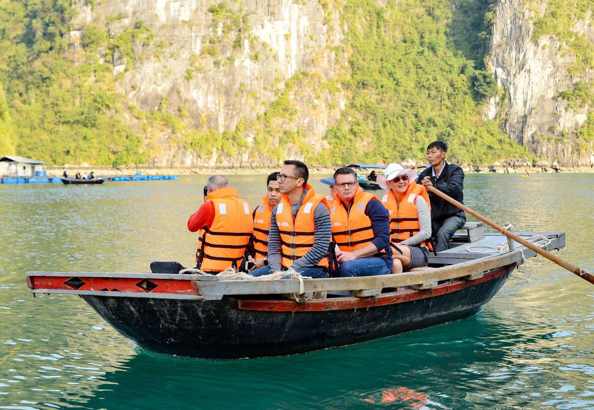 Paradise Luxury Sails Cruise 5*