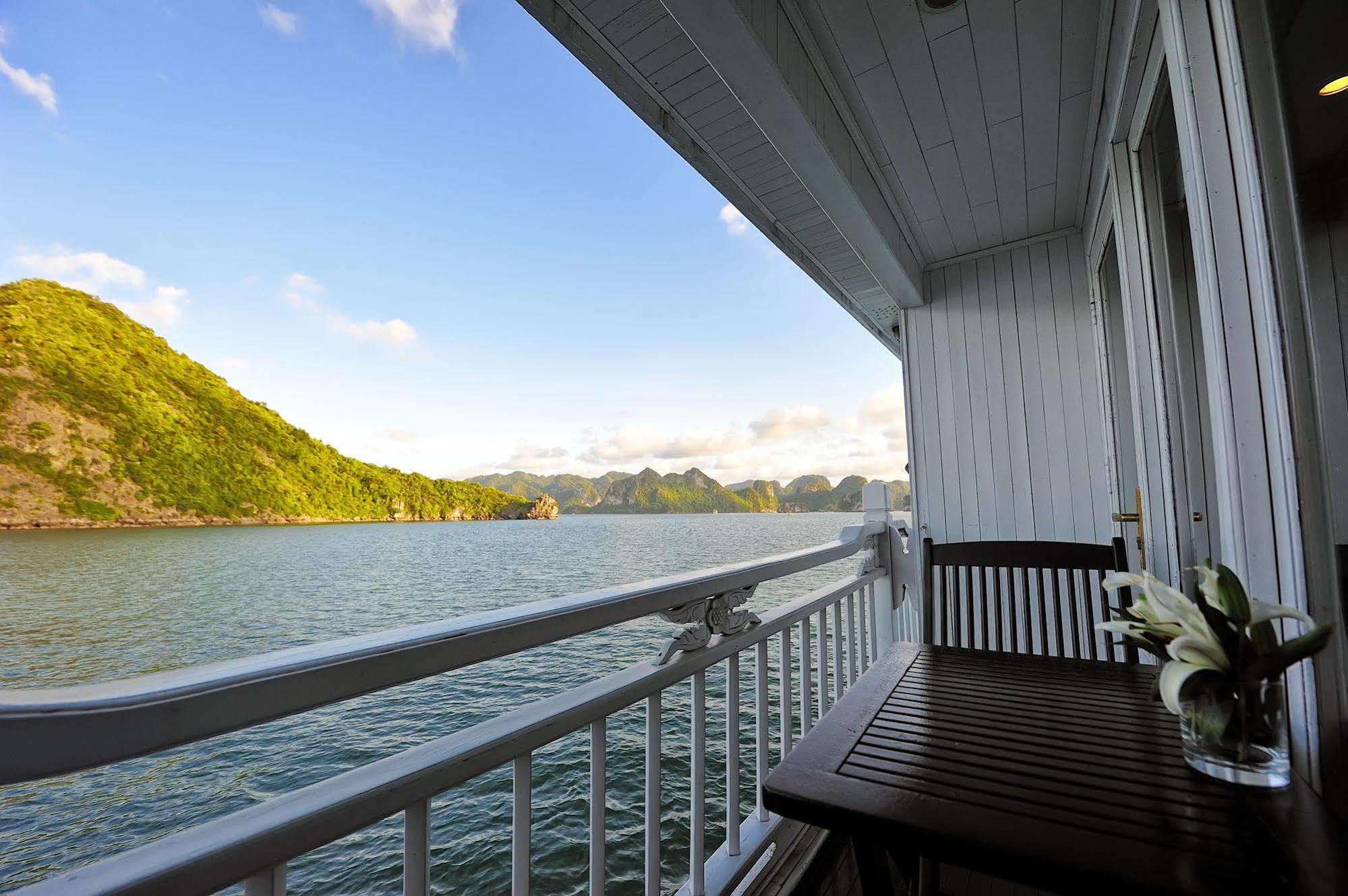  Paradise Luxury Sails Cruise