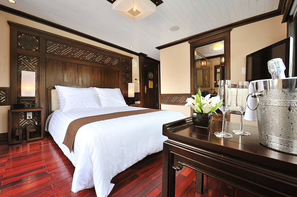 Paradise Luxury Sails Cruise  5*