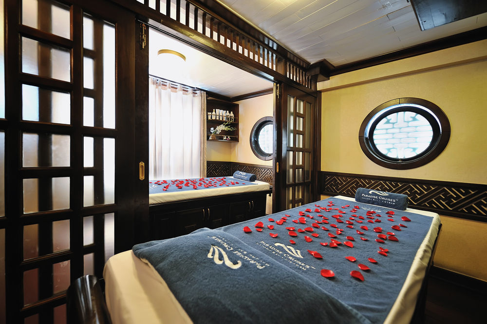  Paradise Luxury Sails Cruise