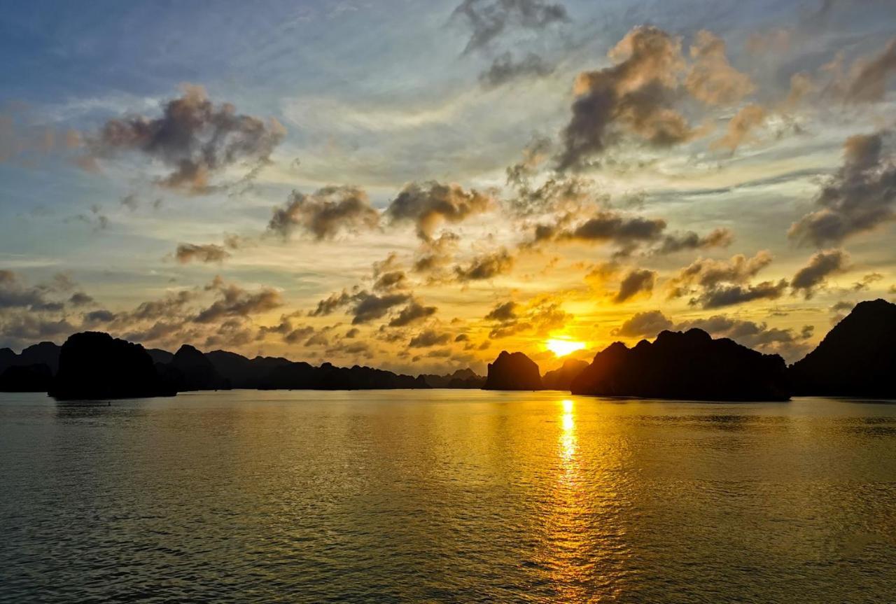 Paradise Luxury Sails Cruise